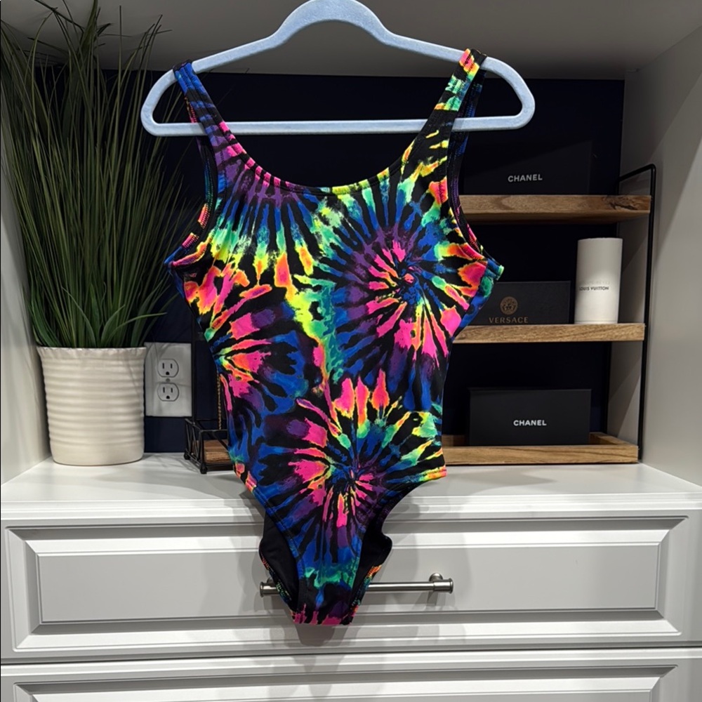 PINK VICTORIA SECRET -- ACTIVE SZ M -Colorful Tie-Dye Swimsuit